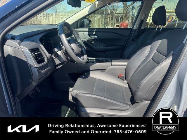 Used 2024 Nissan Rogue SL w/ SL Premium Package image 9