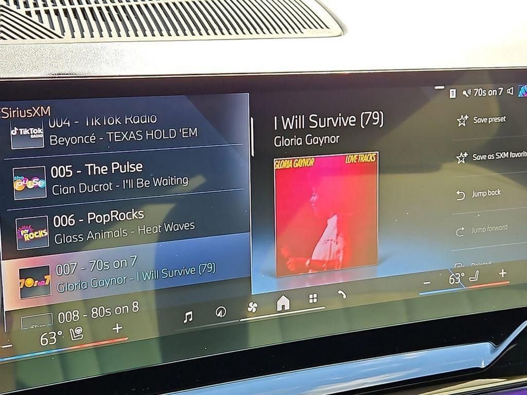 Used 2024 BMW i5 eDrive40i w/ Premium Package image 16