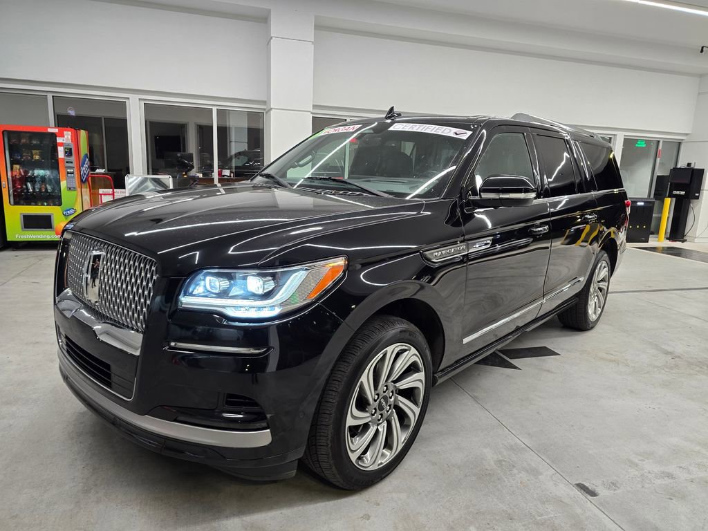 Used 2023 Lincoln Navigator L Reserve AWD/4WD image 2
