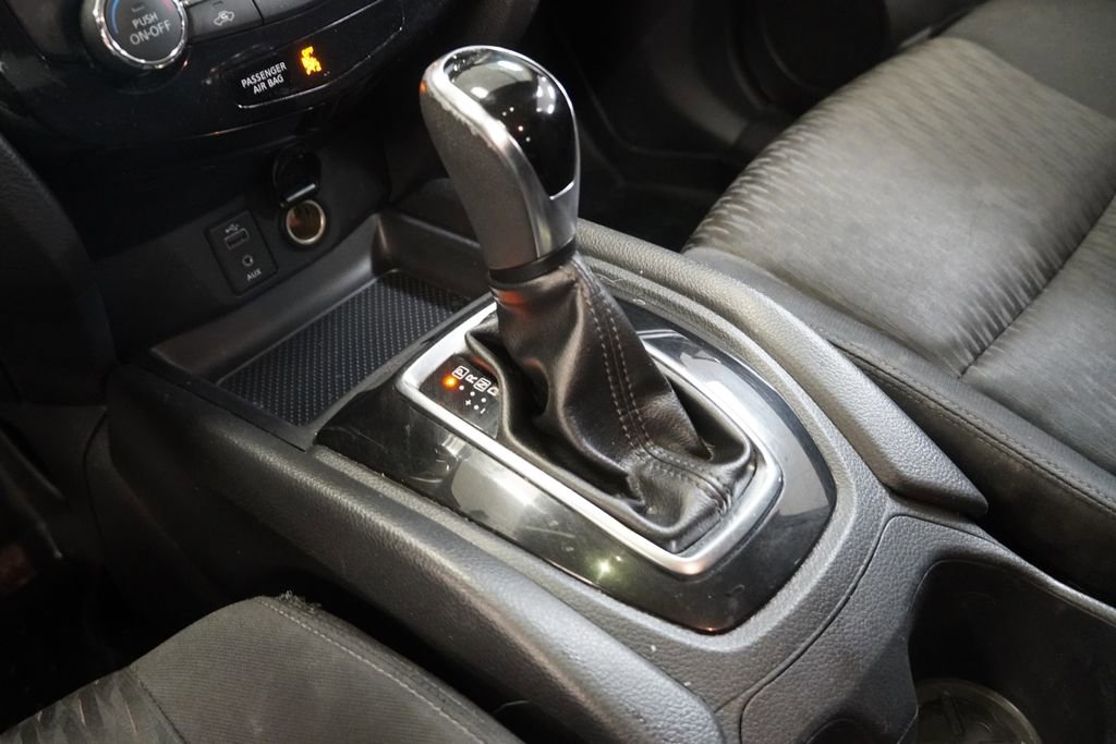 Used 2017 Nissan Rogue SV w/ SV Premium Package AWD/4WD image 22