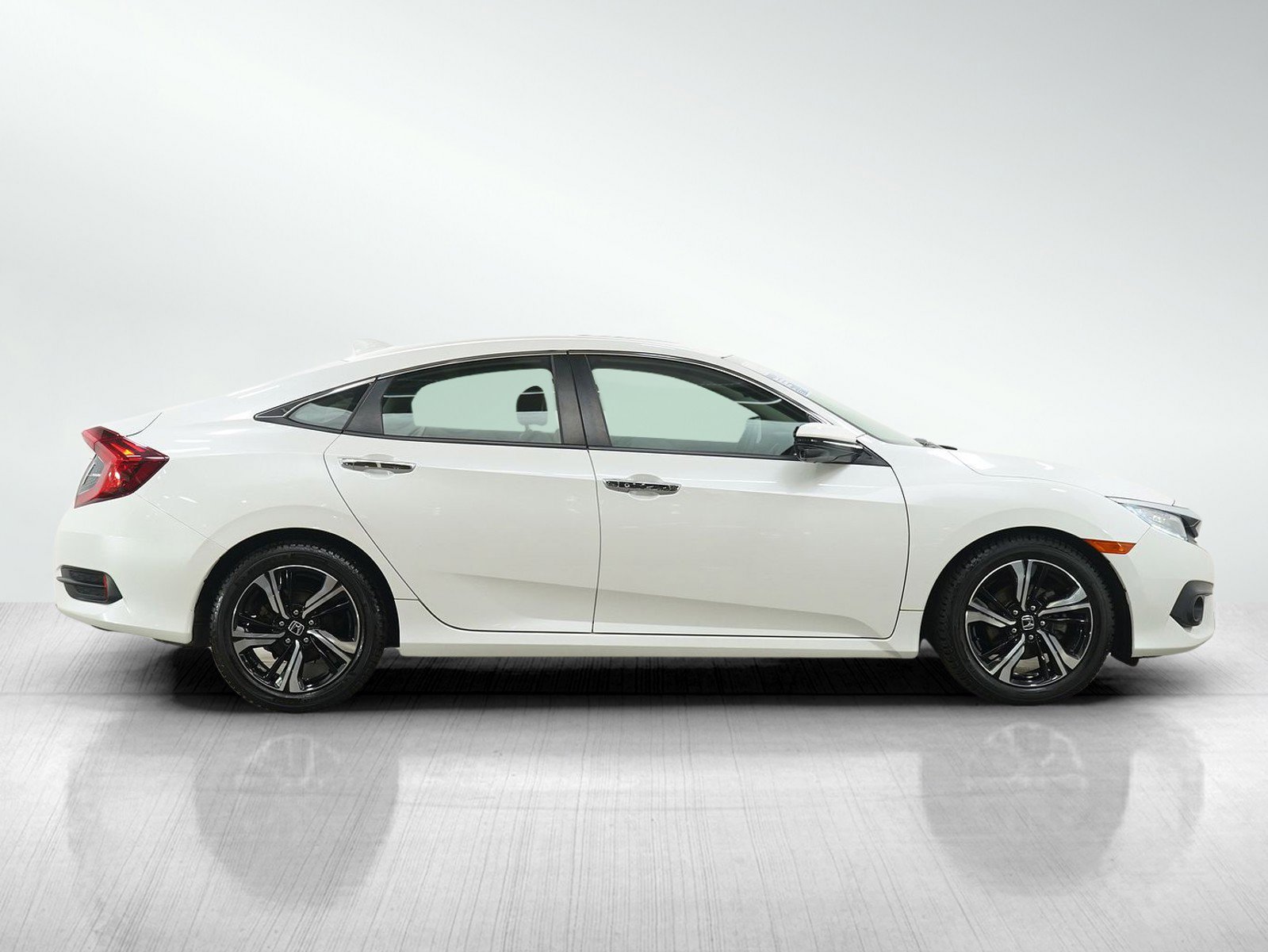 Used 2016 Honda Civic Touring image 6