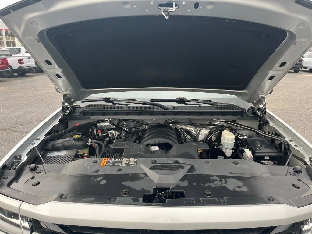 Used 2018 Chevrolet Silverado 1500 LT w/ LT Plus Package AWD/4WD image 36