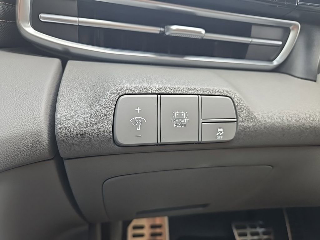 New 2026 Hyundai Elantra Sport FWD image 35