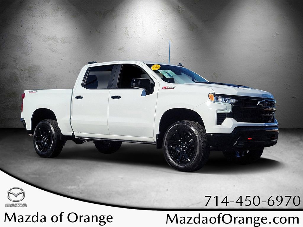 Used 2025 Chevrolet Silverado 1500 LT Trail Boss w/ Protection Package AWD/4WD image 1