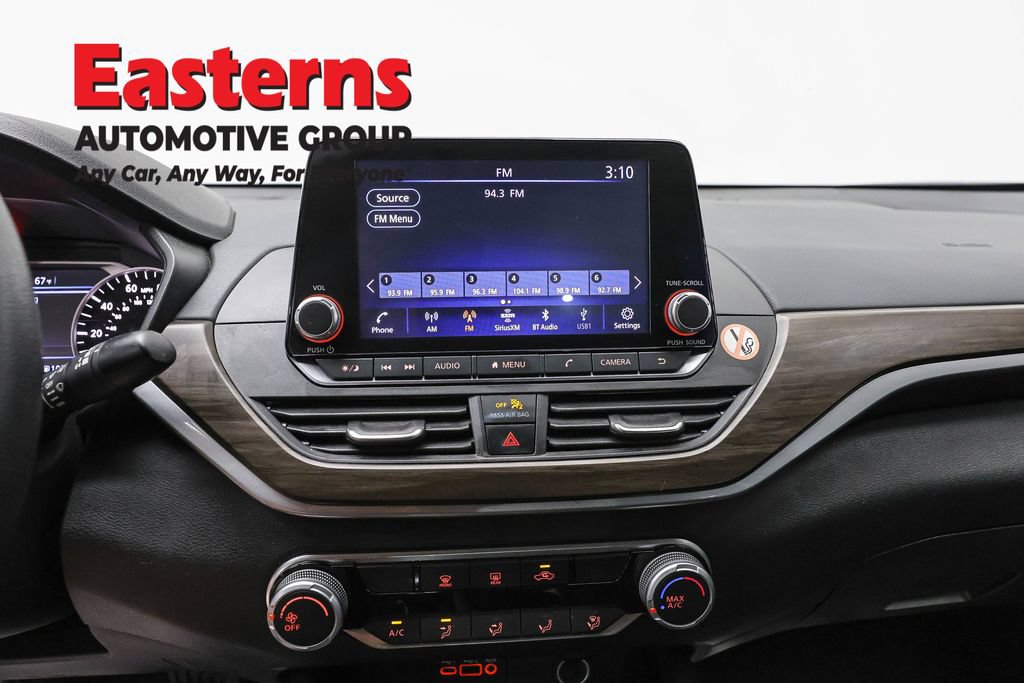 Used 2024 Nissan Altima 2.5 SV FWD image 12