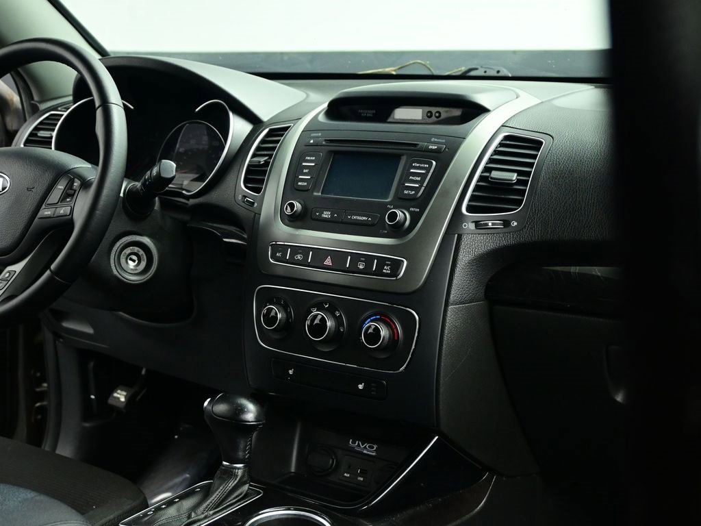 Used 2015 Kia Sorento LX image 29