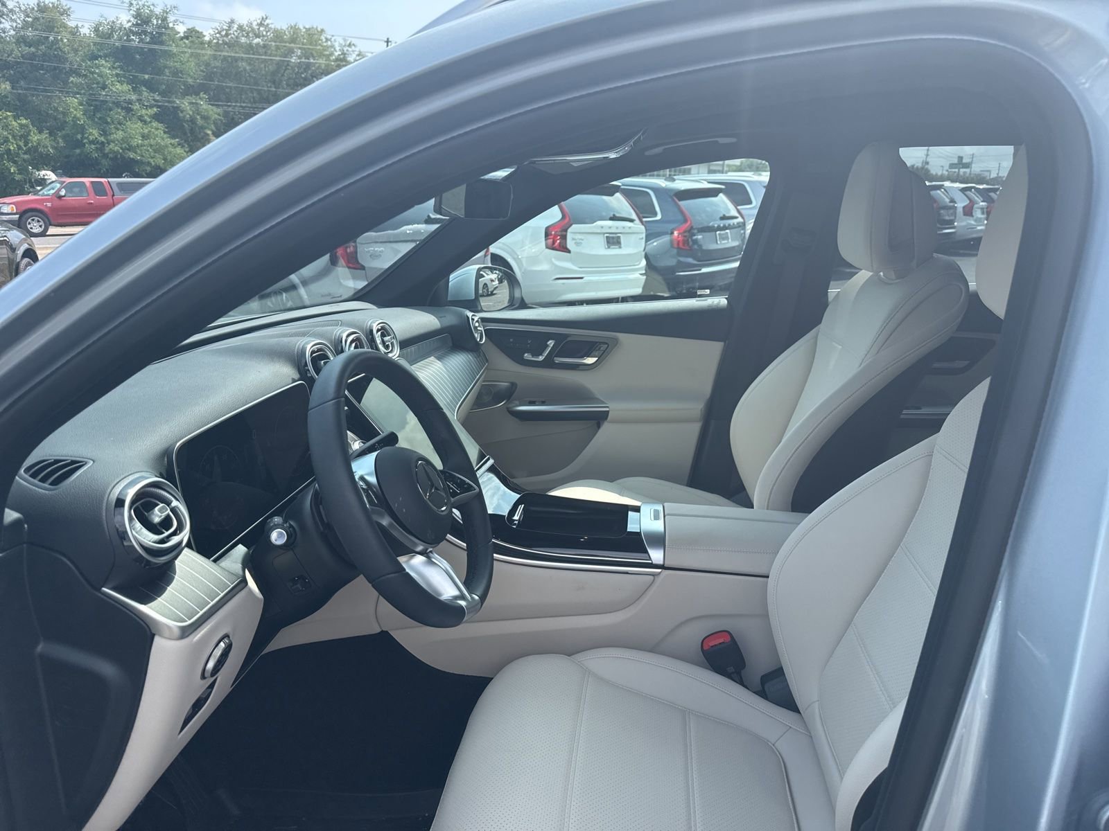 Used 2025 Mercedes-Benz GLC 350e 4MATIC image 7