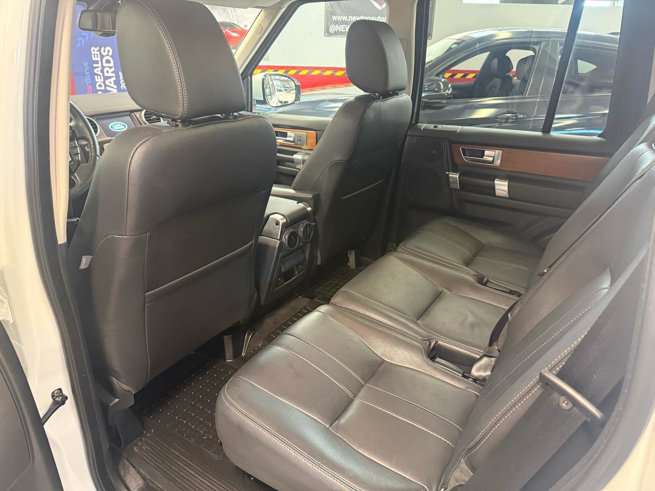 Used 2016 Land Rover LR4 HSE Silver Edition AWD/4WD image 33