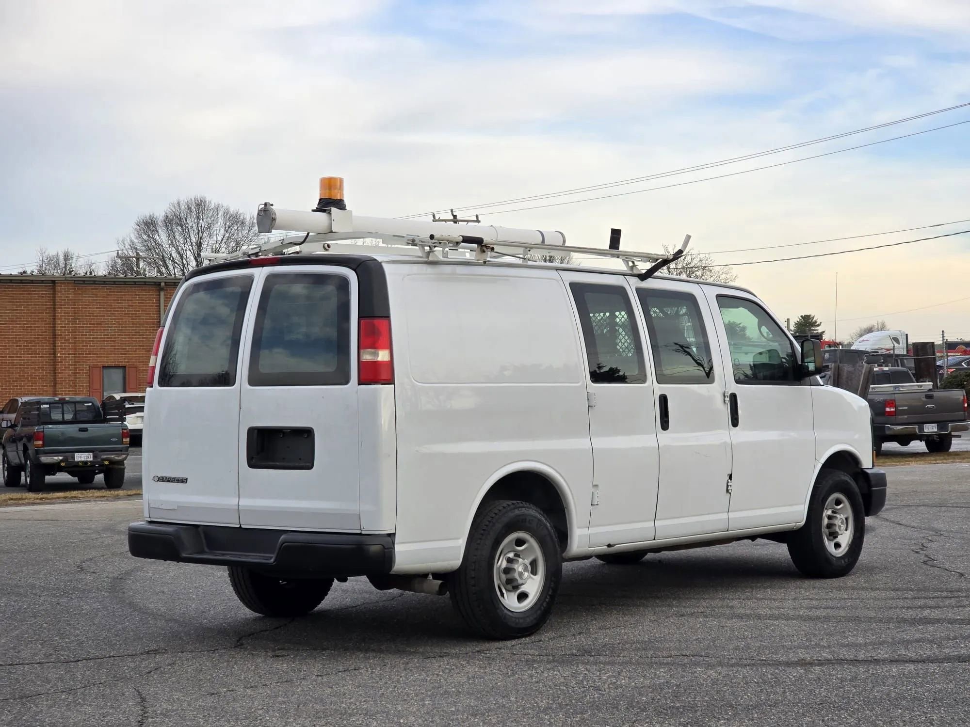 Used 2009 Chevrolet Express 2500 image 8