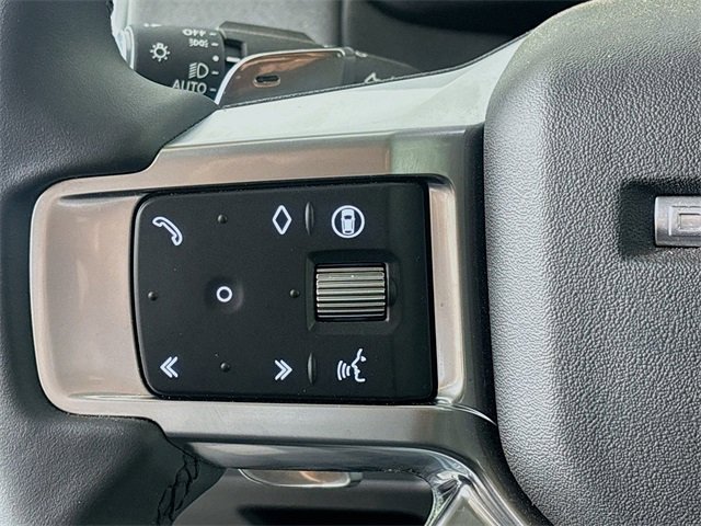 Used 2024 Land Rover Discovery S image 10