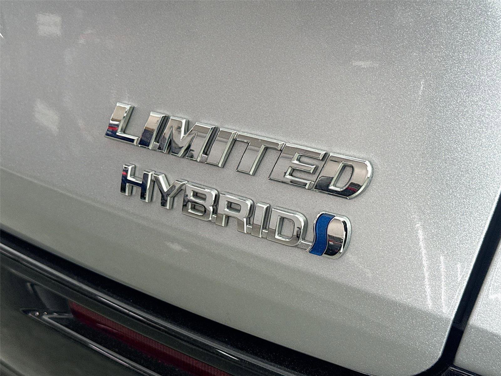Used 2023 Toyota Sienna Limited FWD image 15