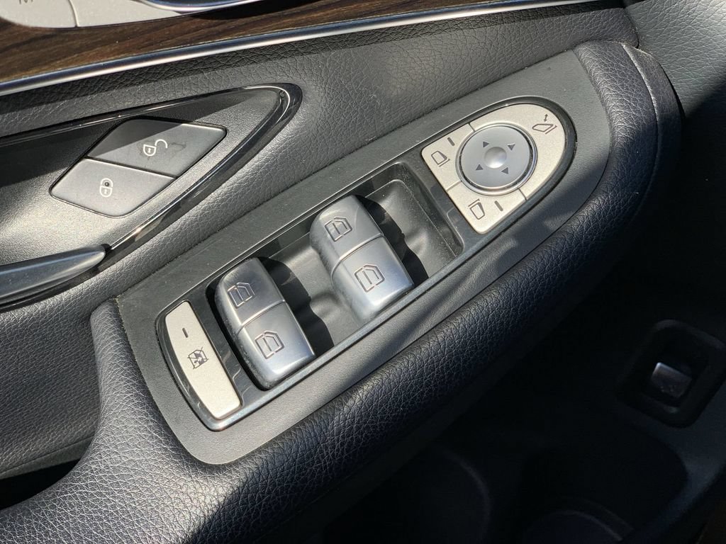 Used 2018 Mercedes-Benz GLC 300 4MATIC image 21