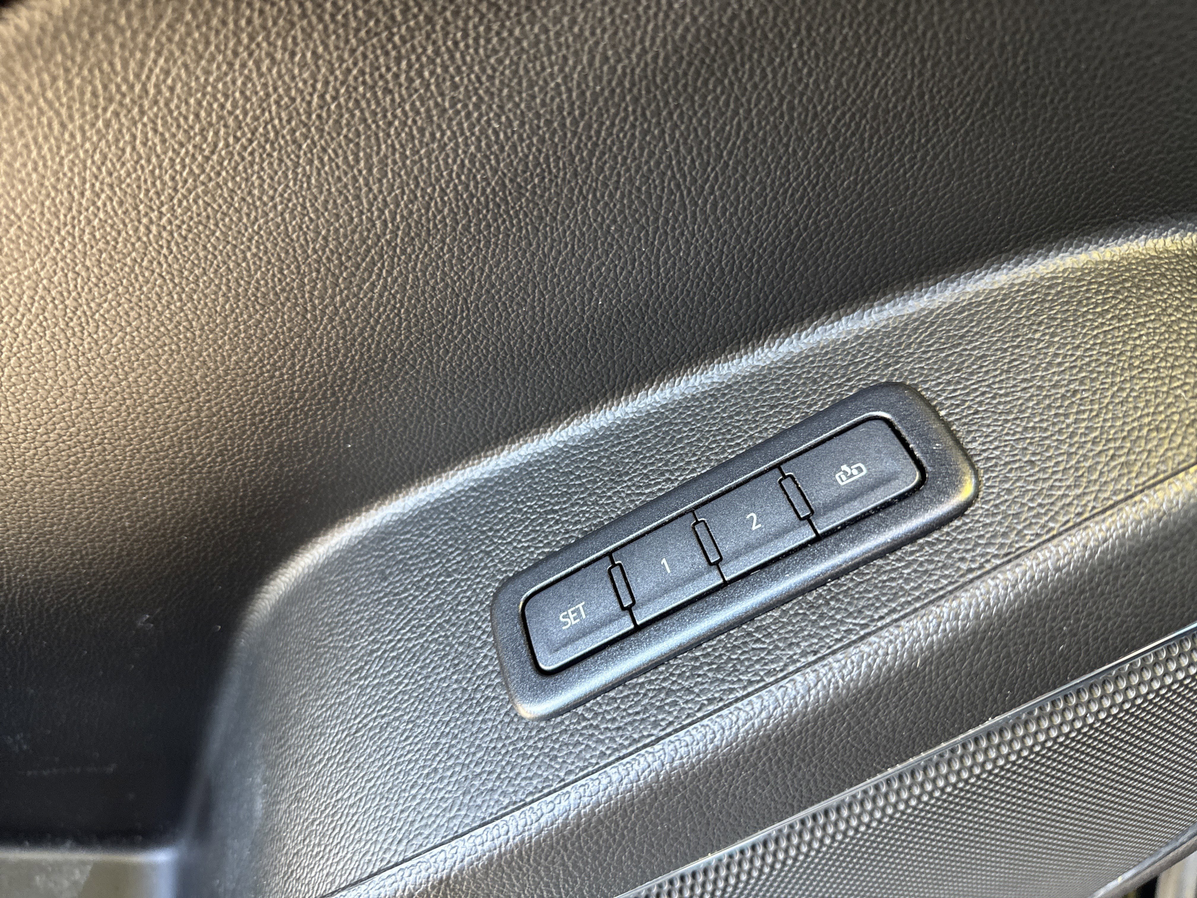 Used 2020 GMC Yukon Denali w/ Open Road Package image 16