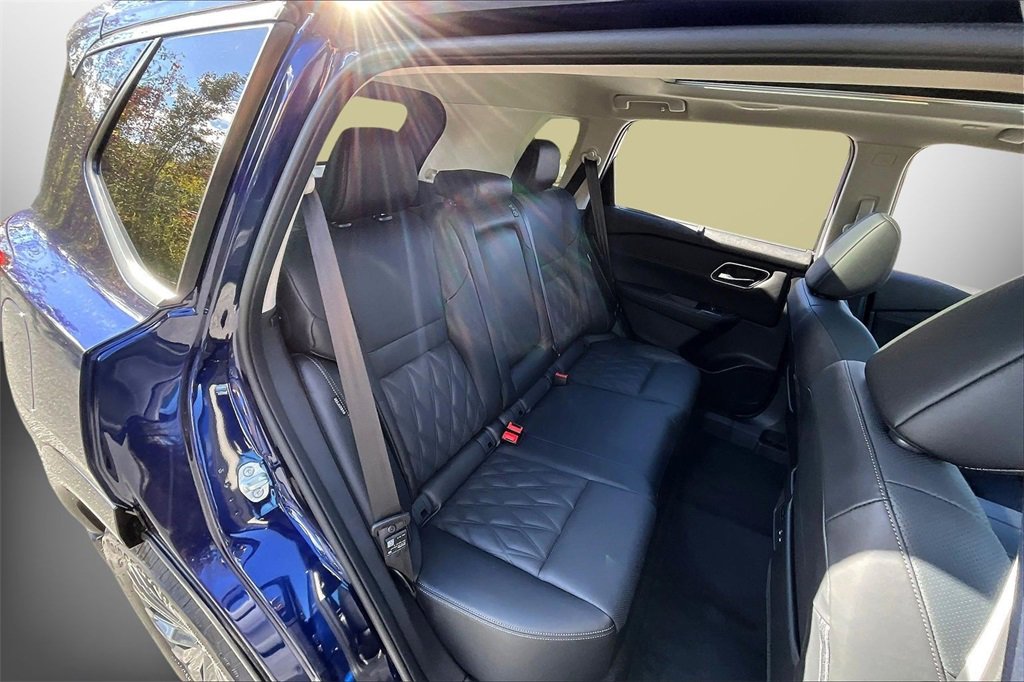 New 2026 Nissan Rogue Platinum image 9