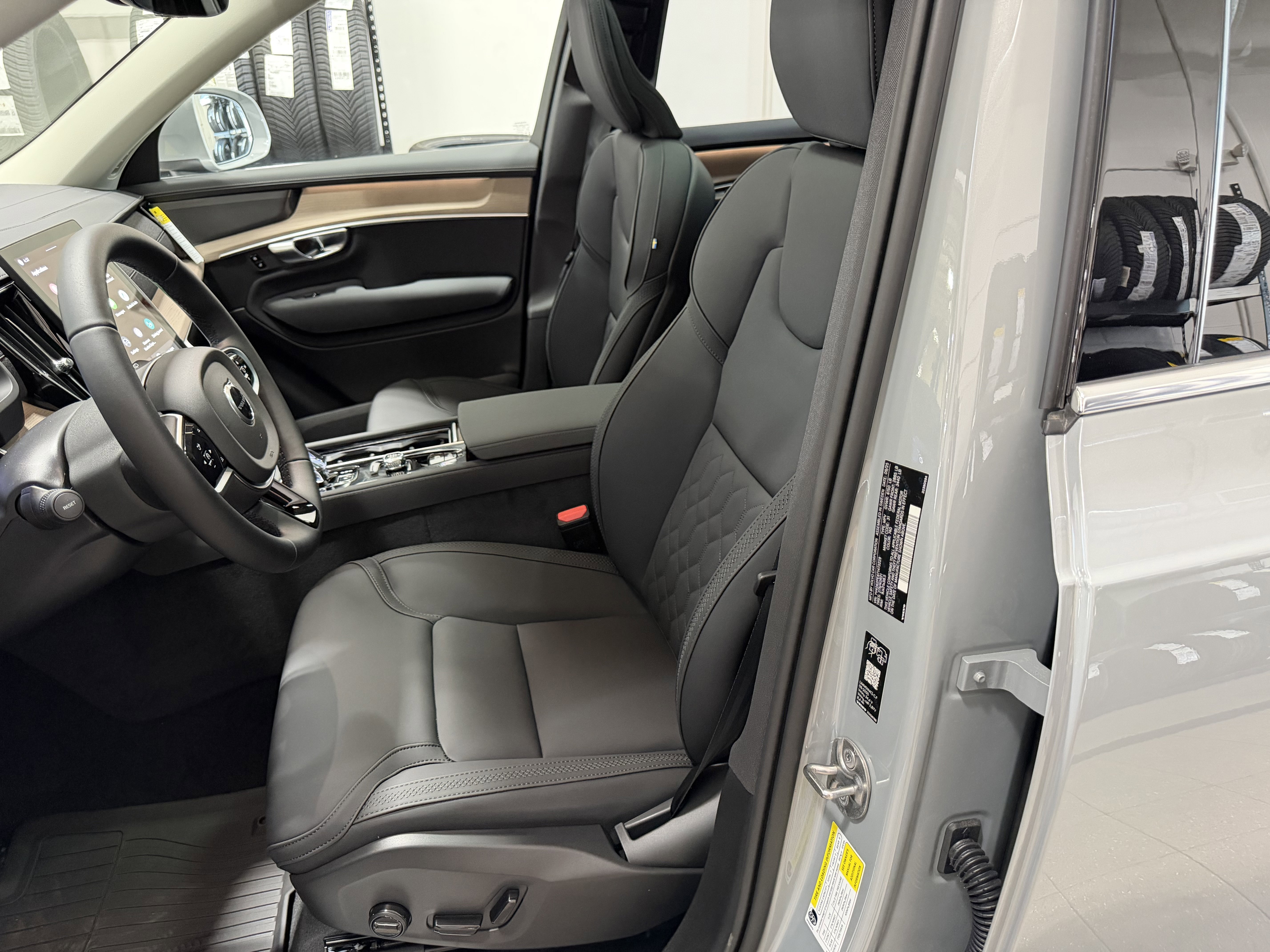New 2026 Volvo XC90 B6 Plus w/ Protection Package Premier AWD/4WD image 13