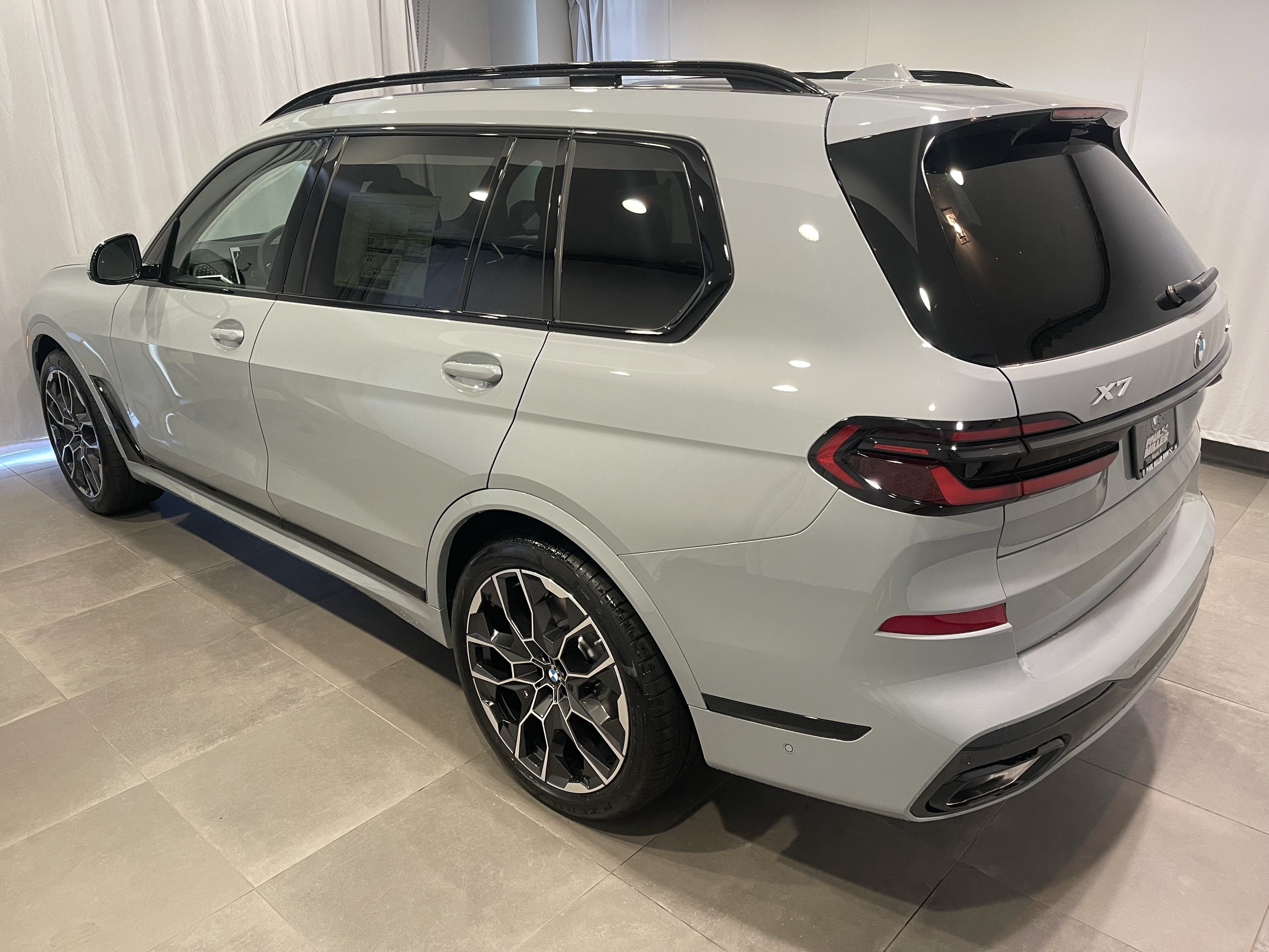 New 2027 BMW X7 xDrive40i w/ M Sport Package AWD/4WD image 4