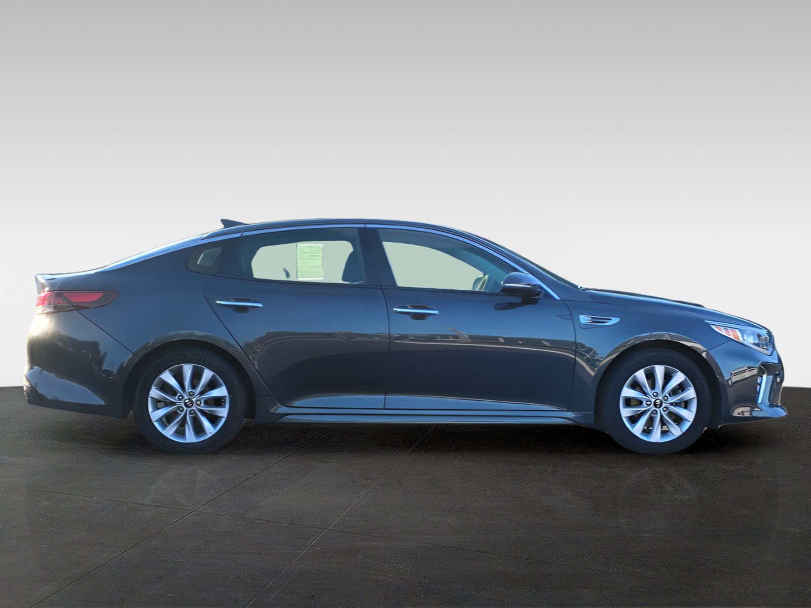 Used 2018 Kia Optima S FWD image 4