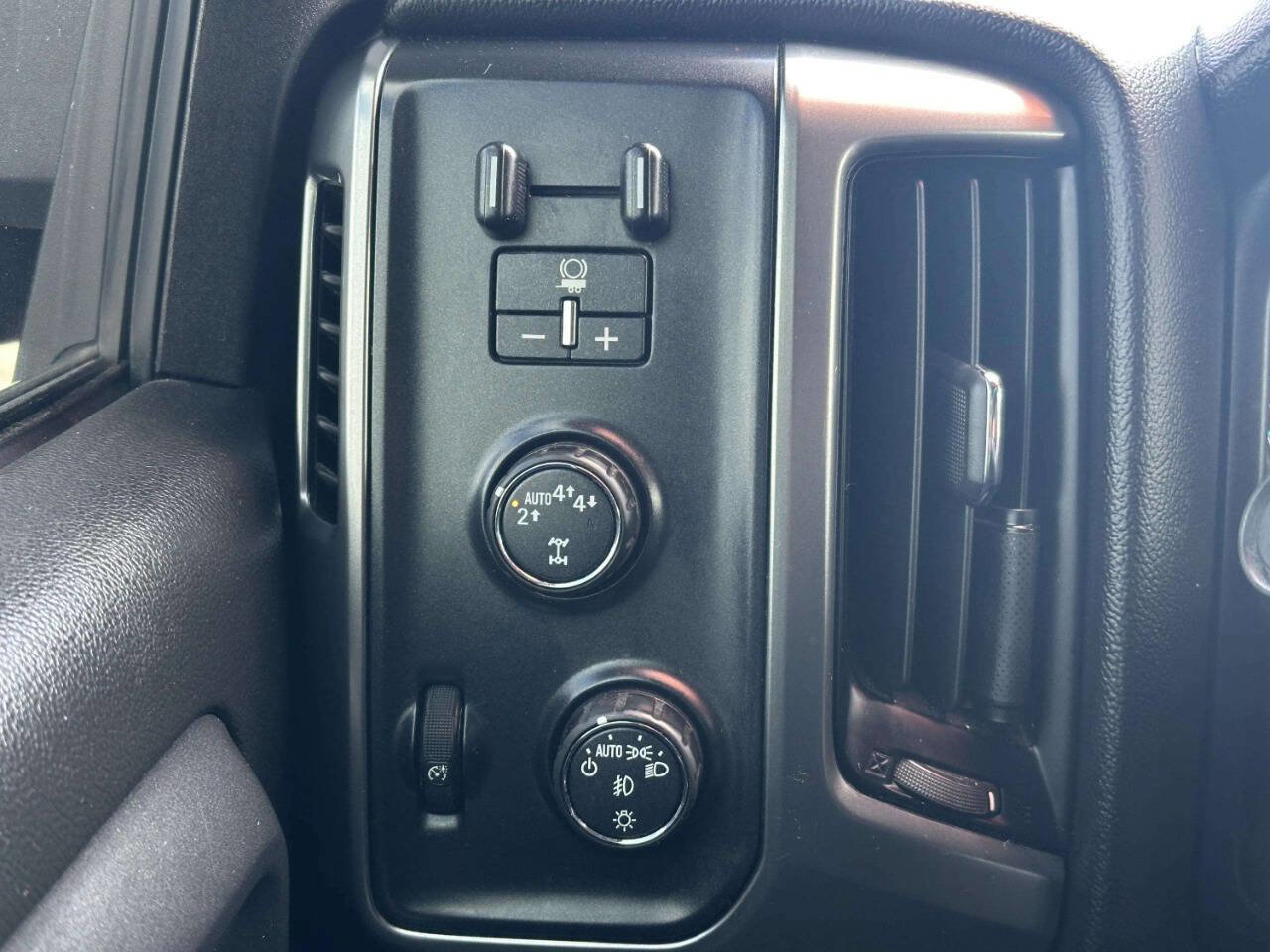 Used 2017 Chevrolet Silverado 1500 LT w/ All Star Edition image 32