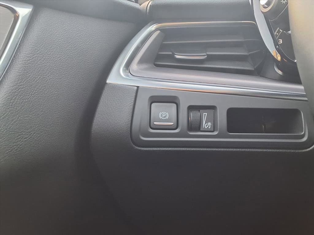 Used 2025 Cadillac XT5 Luxury FWD image 13