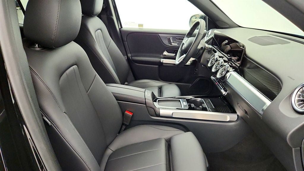 Used 2024 Mercedes-Benz GLB 250 4MATIC w/ Exclusive Package image 23