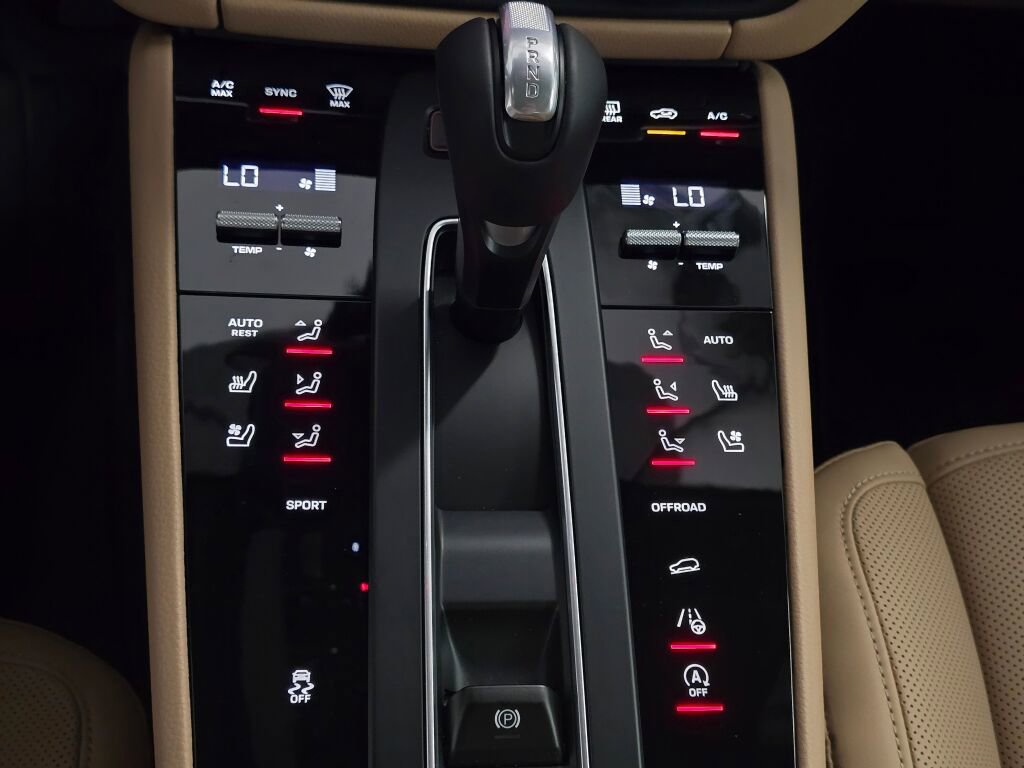 Certified 2025 Porsche Macan image 17