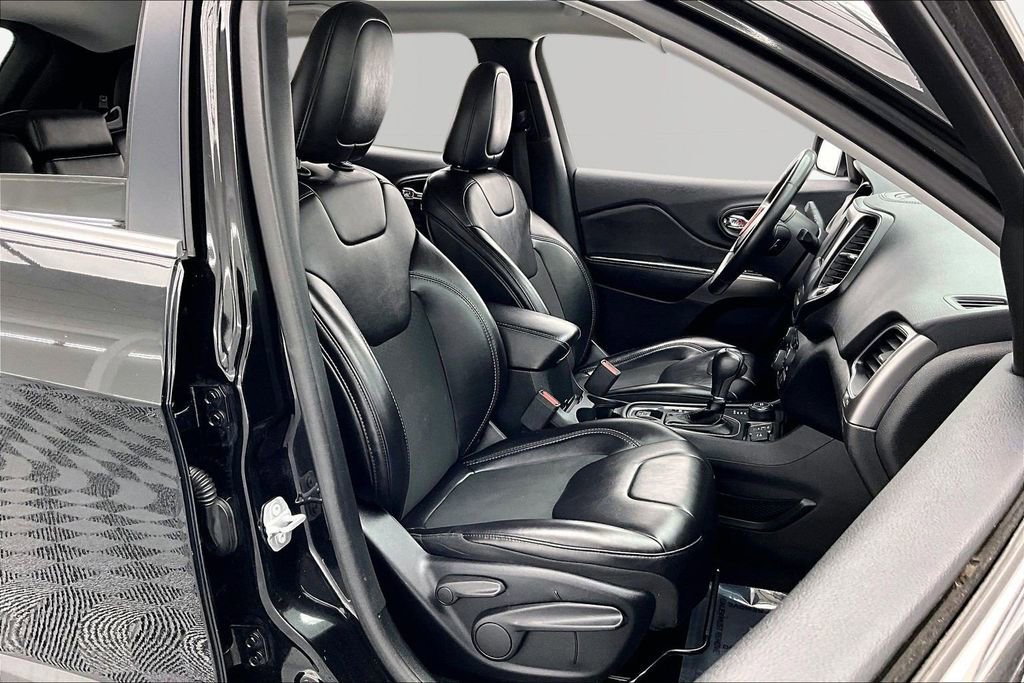 Used 2019 Jeep Cherokee Latitude Plus image 7