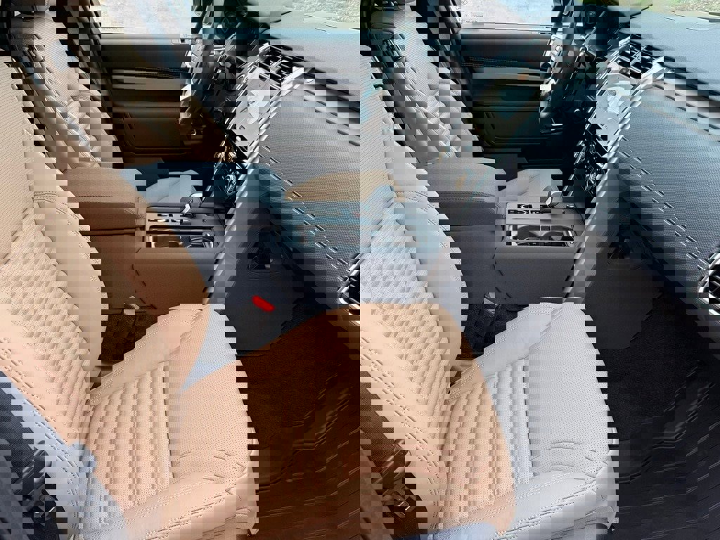 New 2026 Land Rover Discovery Limited Edition image 12