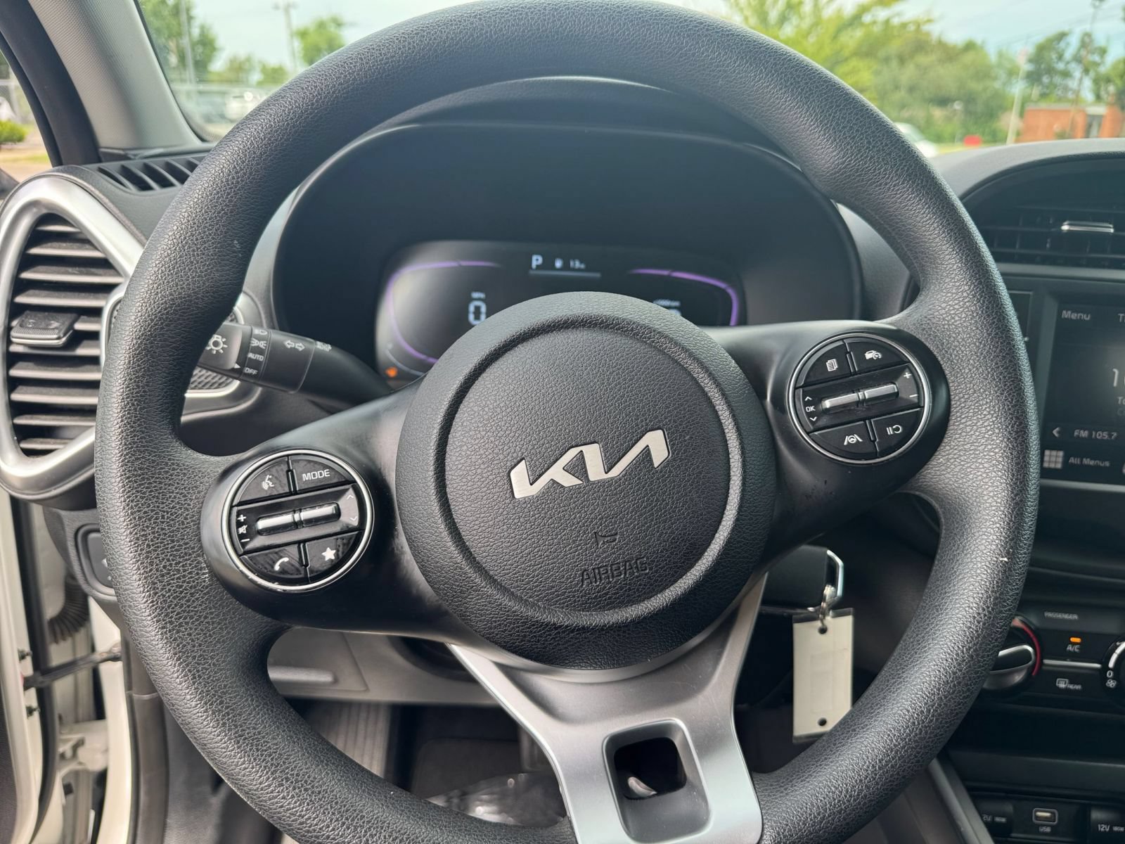 Used 2025 Kia Soul LX w/ LX Technology Package FWD image 25
