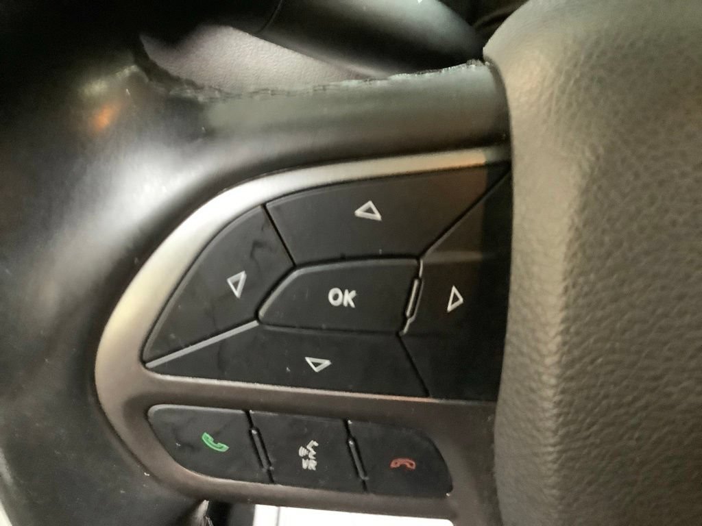 Certified 2019 Jeep Cherokee Limited AWD/4WD image 28