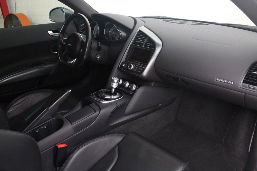 Used 2008 Audi R8 V8 image 6
