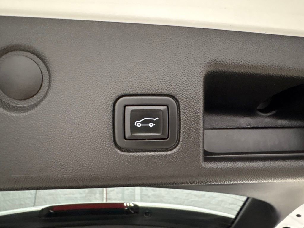 Used 2024 Chevrolet Equinox RS w/ RS Leather Package AWD/4WD image 38