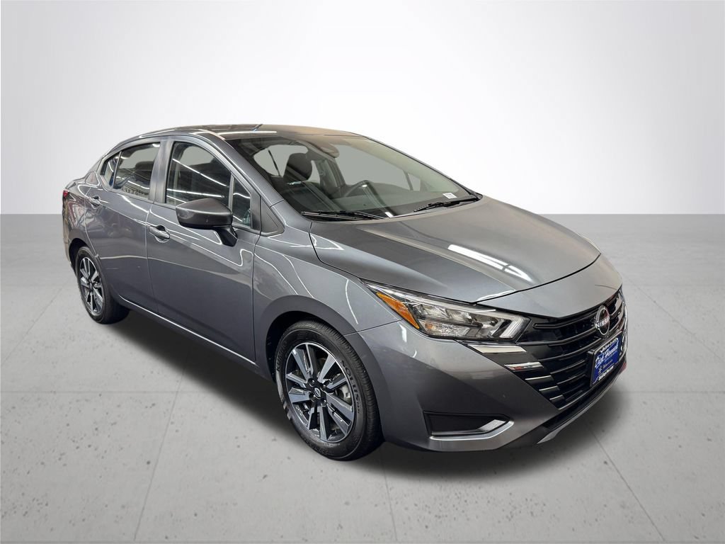 Used 2025 Nissan Versa SV FWD image 9