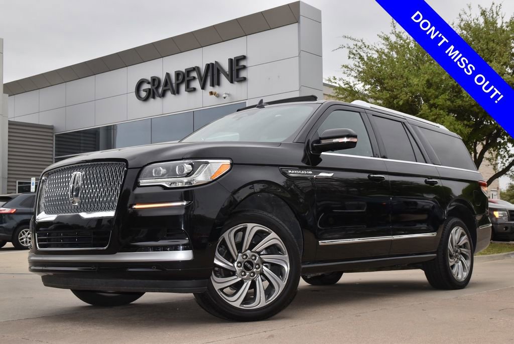 Used 2024 Lincoln Navigator L 4WD image 2