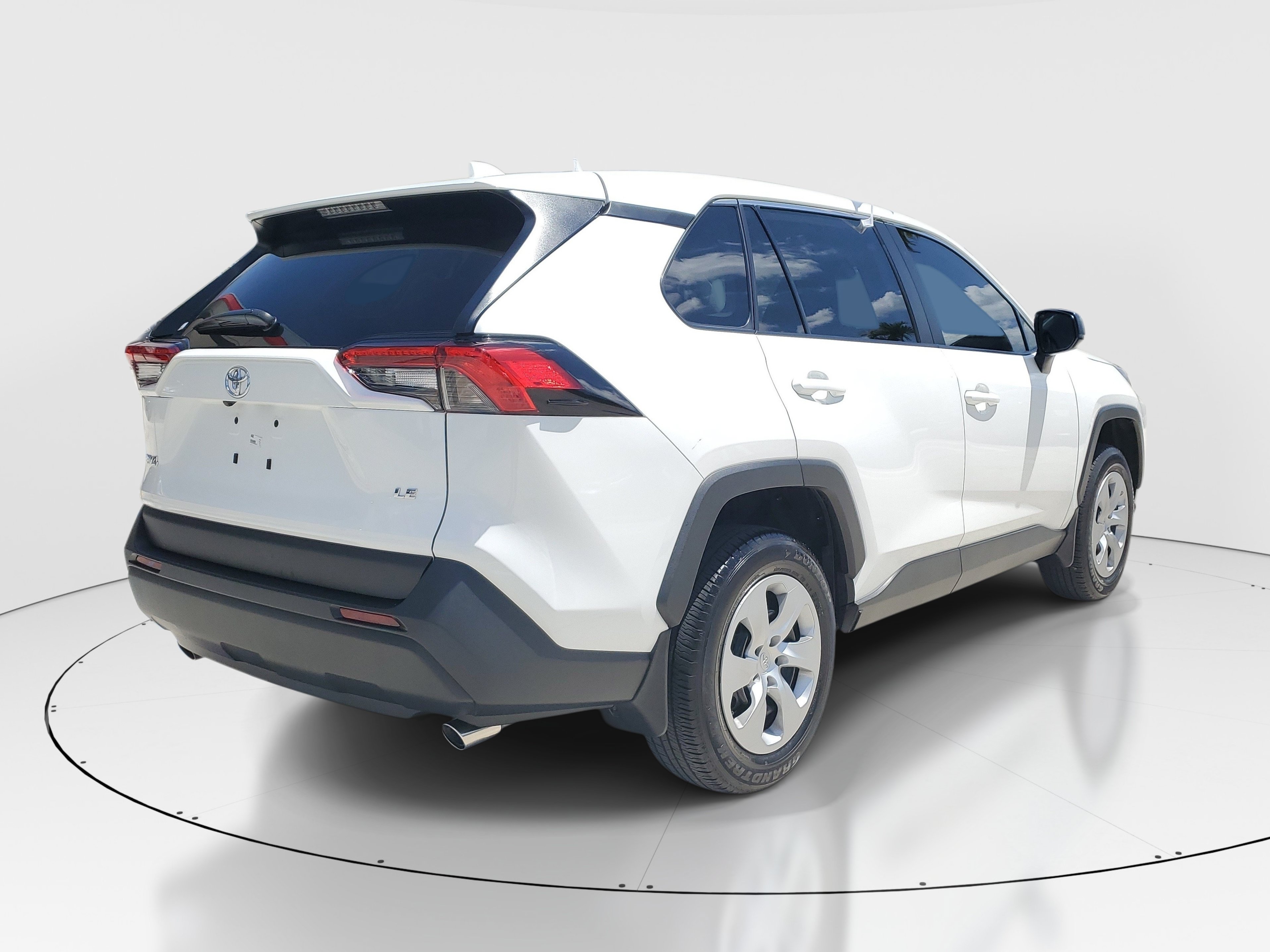 Used 2024 Toyota RAV4 LE FWD image 6