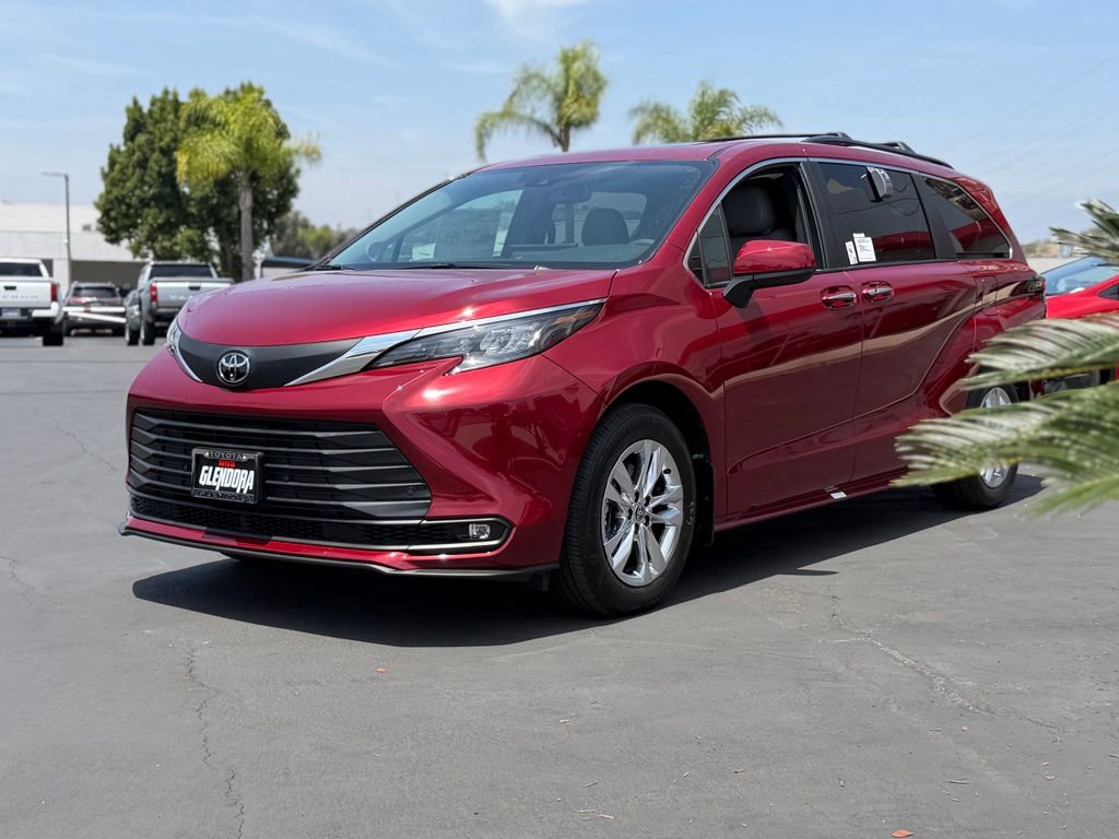New 2026 Toyota Sienna XLE FWD image 5