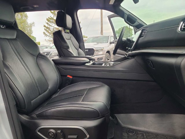 Used 2023 Jeep Wagoneer Series III w/ Preferred Equipment Group AWD/4WD image 22
