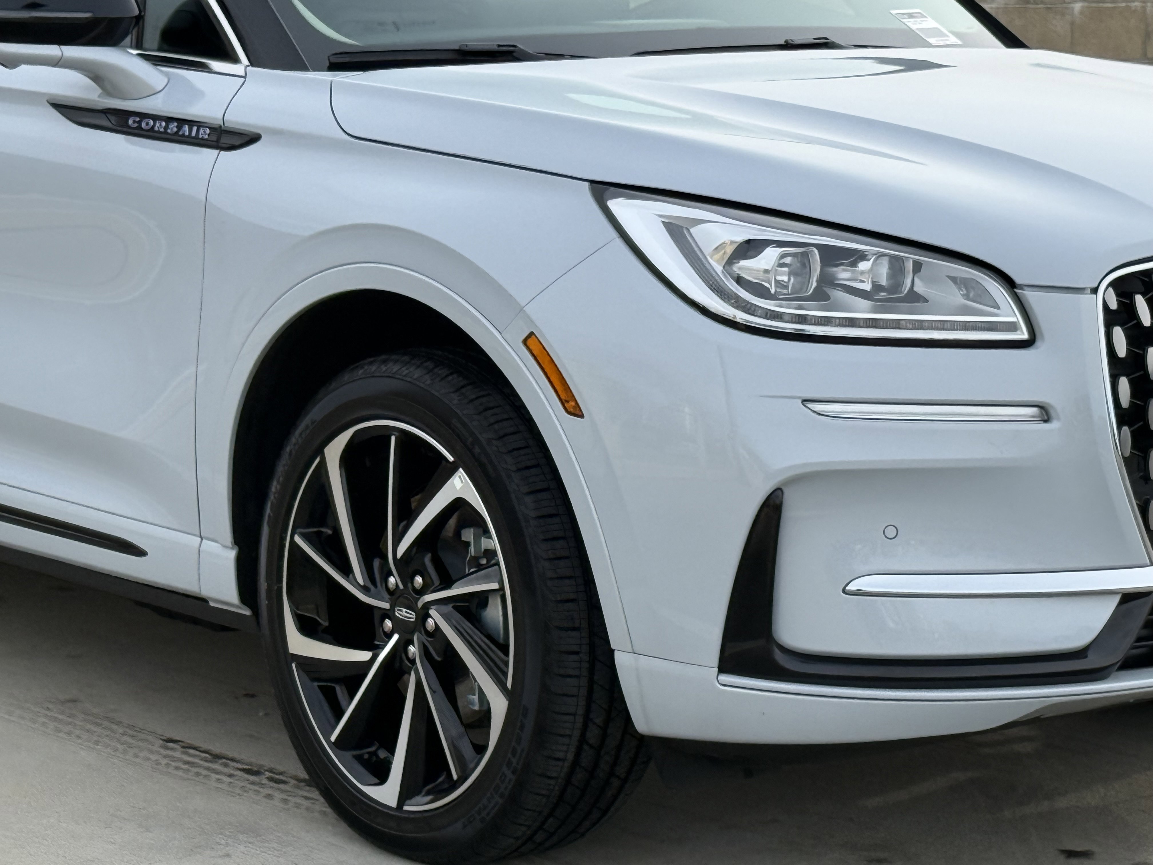 Used 2025 Lincoln Corsair Grand Touring w/ Equipment Group 301A image 4