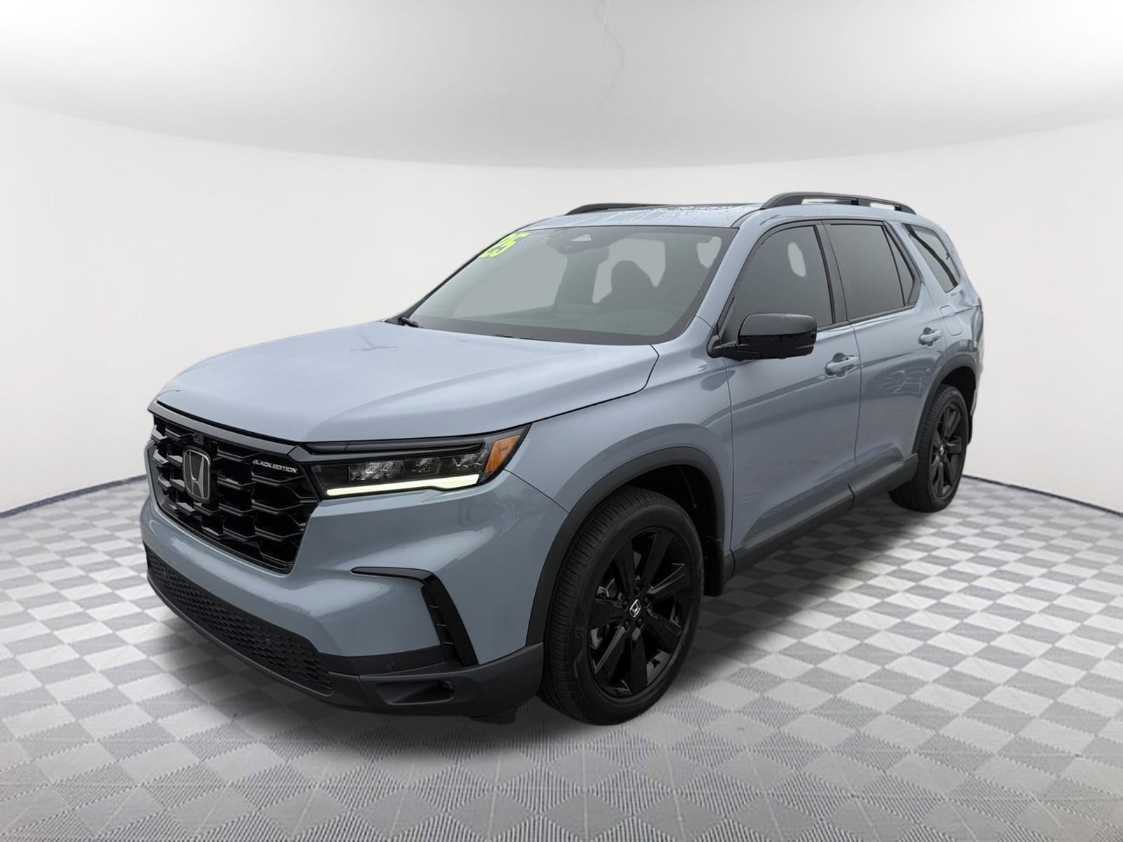 Used 2025 Honda Pilot Black Edition image 3