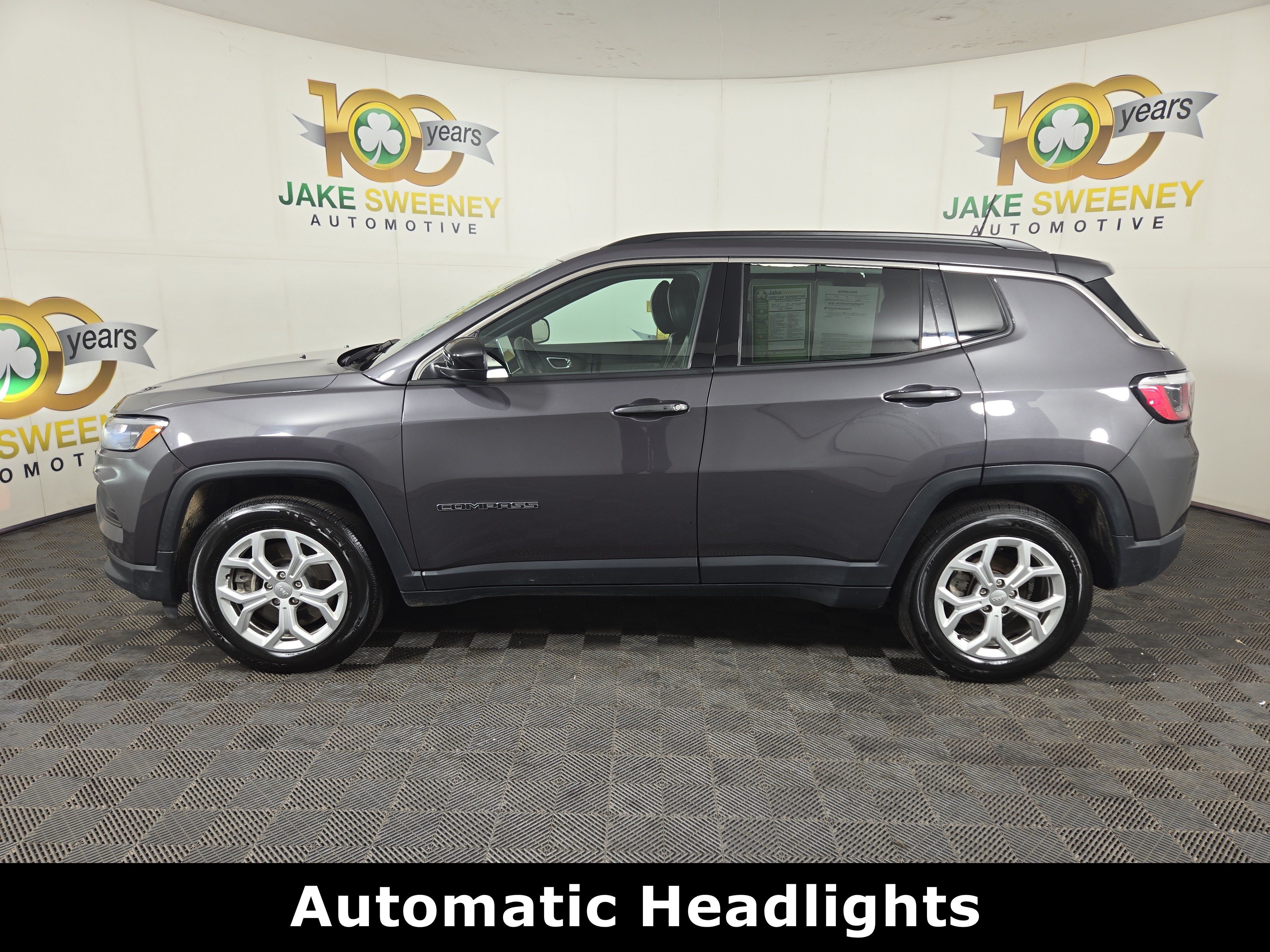 Used 2024 Jeep Compass Latitude AWD/4WD image 4