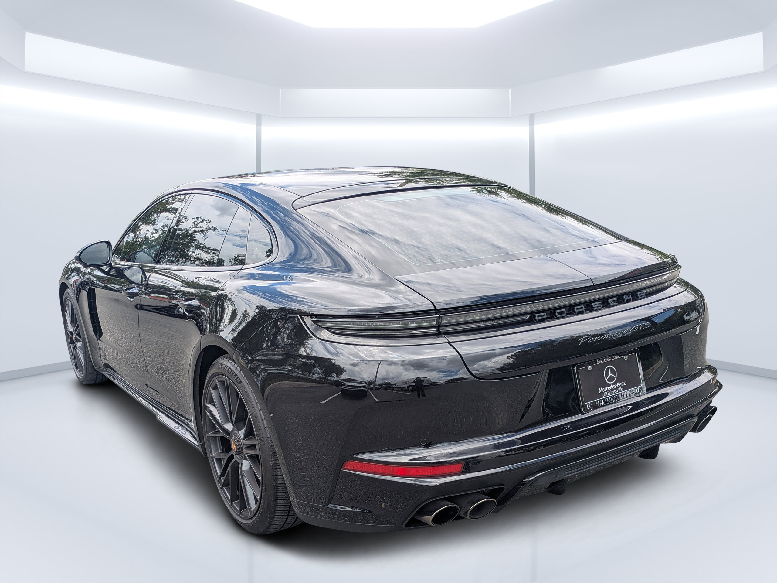 Used 2025 Porsche Panamera GTS AWD/4WD image 5