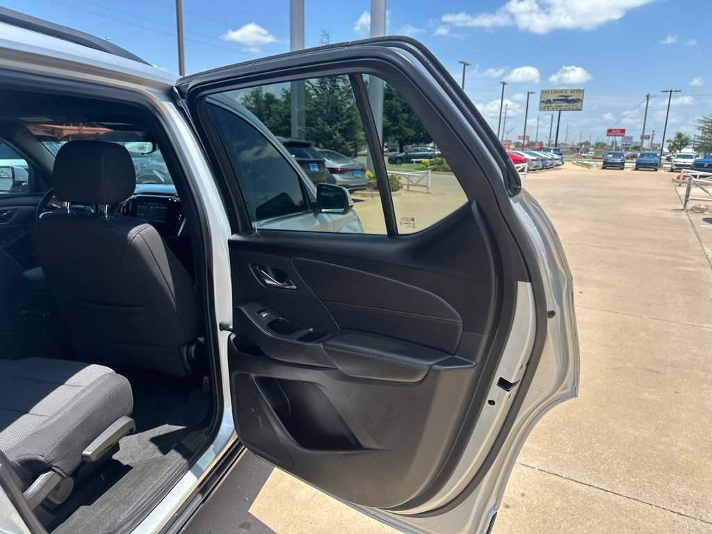 Used 2022 Chevrolet Traverse LT FWD image 21
