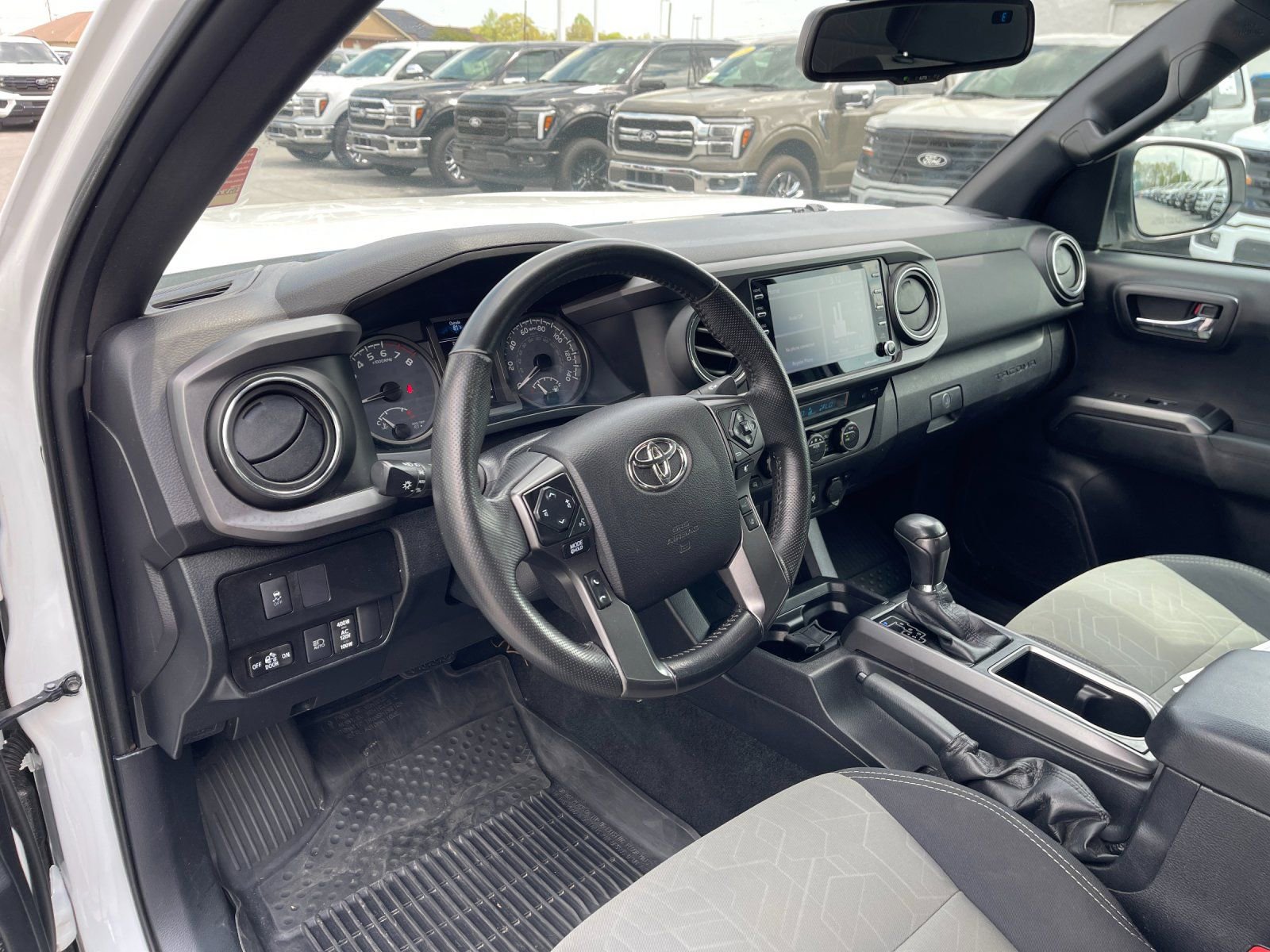 Used 2021 Toyota Tacoma TRD Off-Road w/ Technology Package AWD/4WD image 11