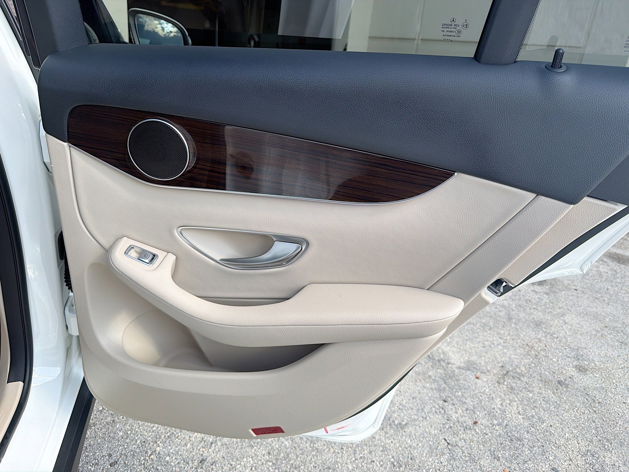 Used 2022 Mercedes-Benz GLC 300 w/ Premium Package Lite image 29