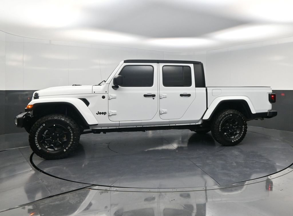 Used 2023 Jeep Gladiator Sport image 3