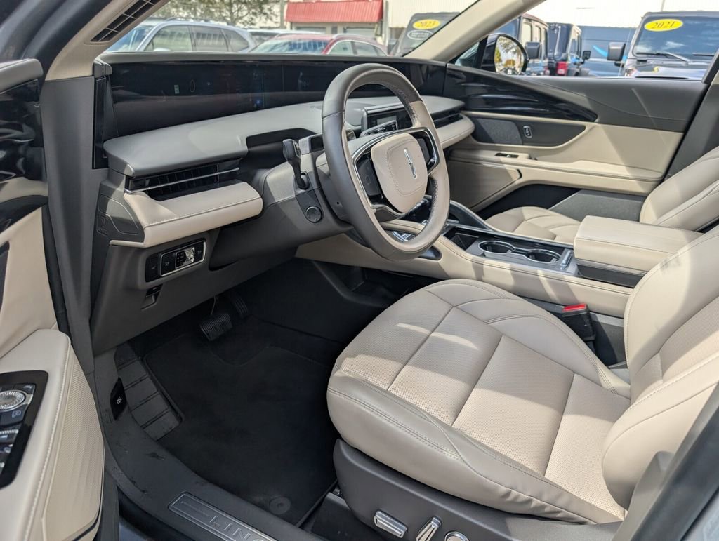 Certified 2025 Lincoln Nautilus Premier image 12