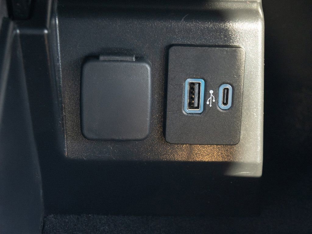 Used 2022 Ford Explorer XLT image 22