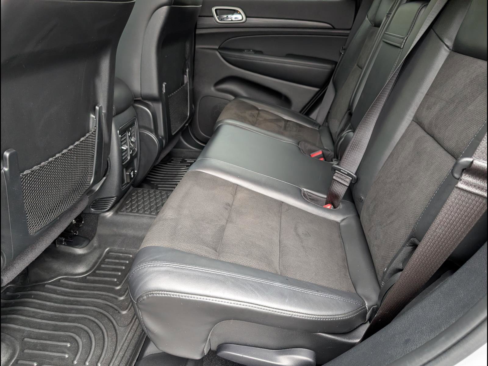 Used 2020 Jeep Grand Cherokee Altitude RWD image 13