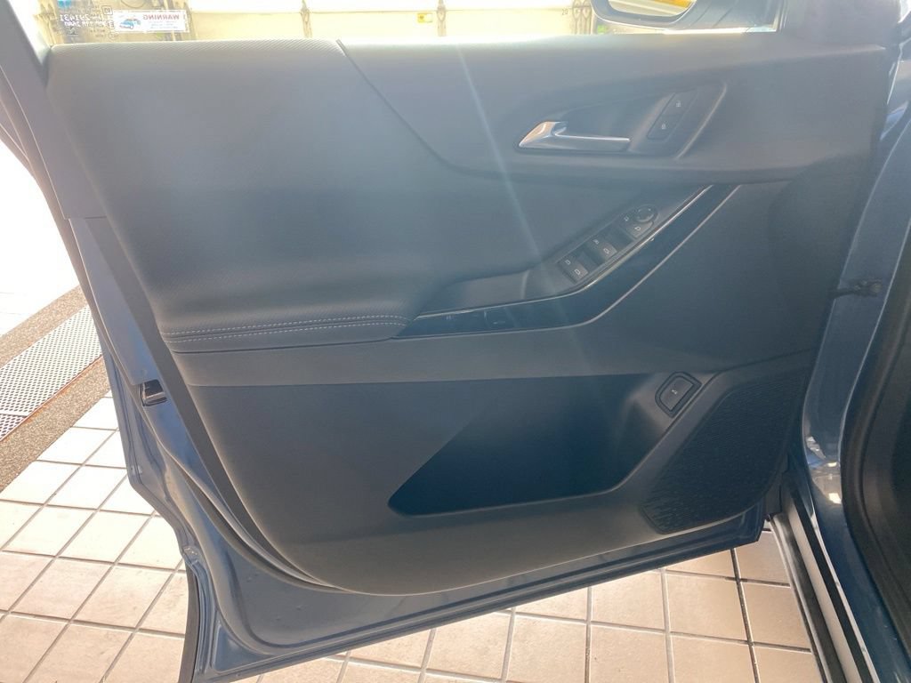 New 2026 Chevrolet Equinox LT w/ Convenience Package II AWD/4WD image 9