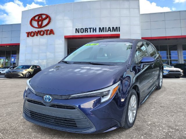Used 2024 Toyota Corolla LE w/ LE Convenience Package FWD image 2