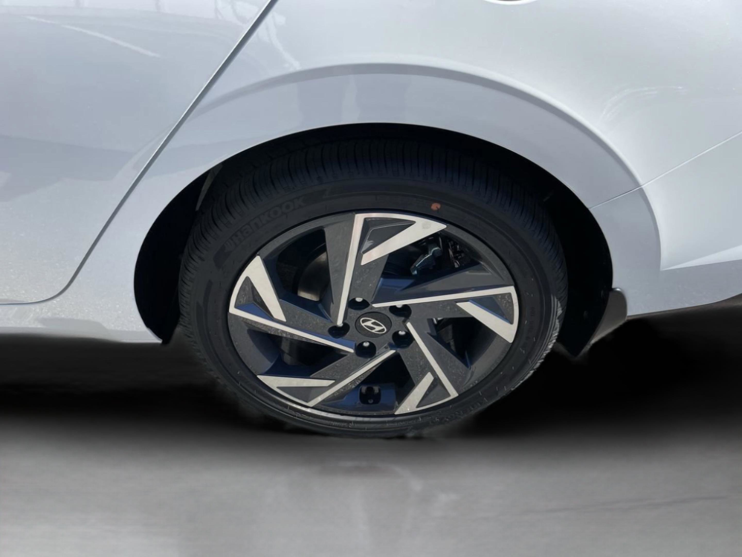 New 2026 Hyundai Elantra Limited image 31